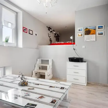 Apartment Silver 1935